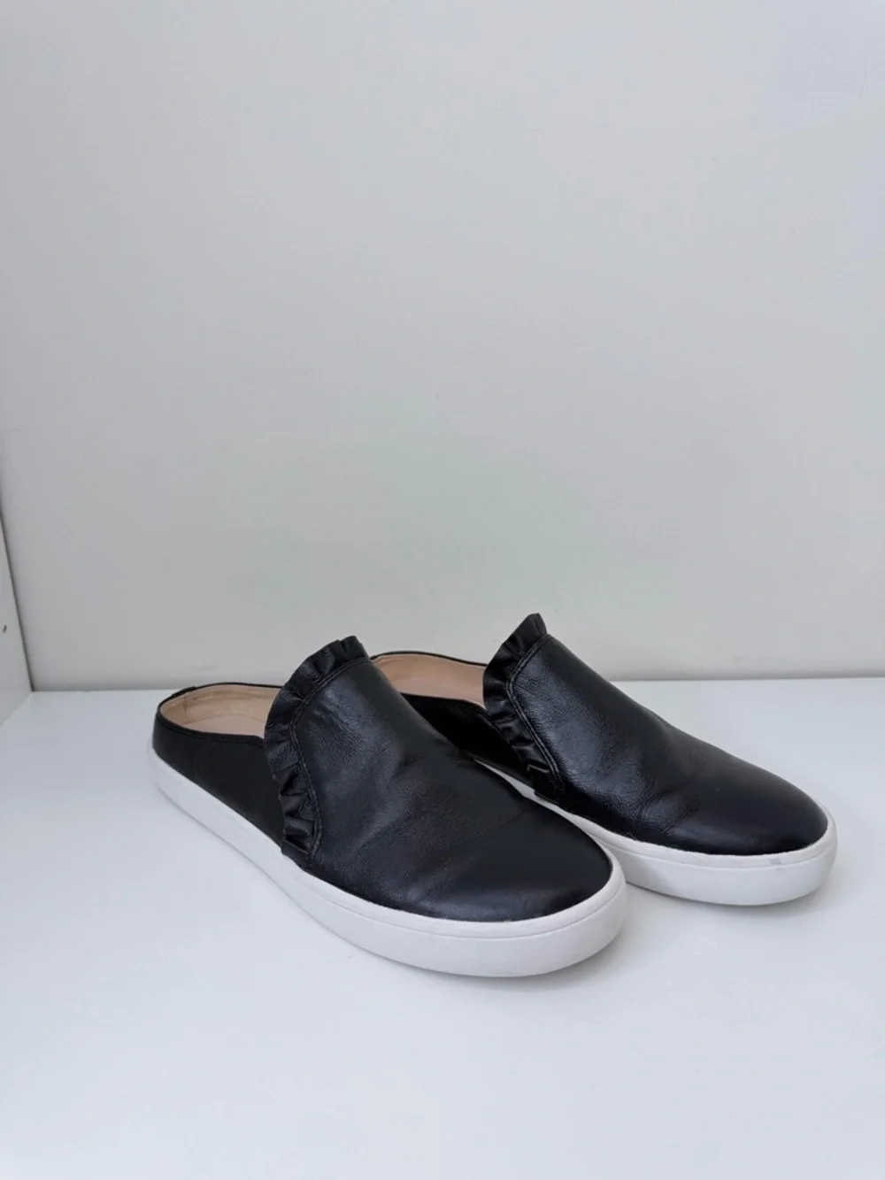 Kate Spade New York Luna Leather Scalloped Accent Mules Sneakers Feminine